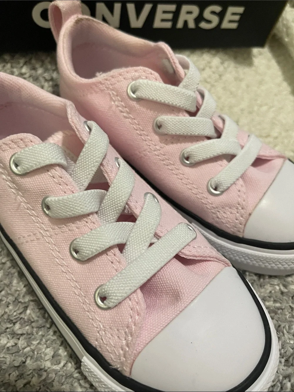 NEW- Converse - 8c